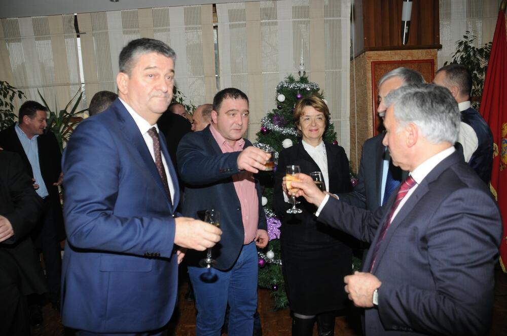 Opština Nikšić koktel, Veselin Grbović