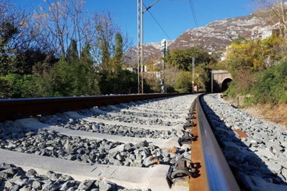 pruga tunel Sozina, Foto: Bild-studio.com