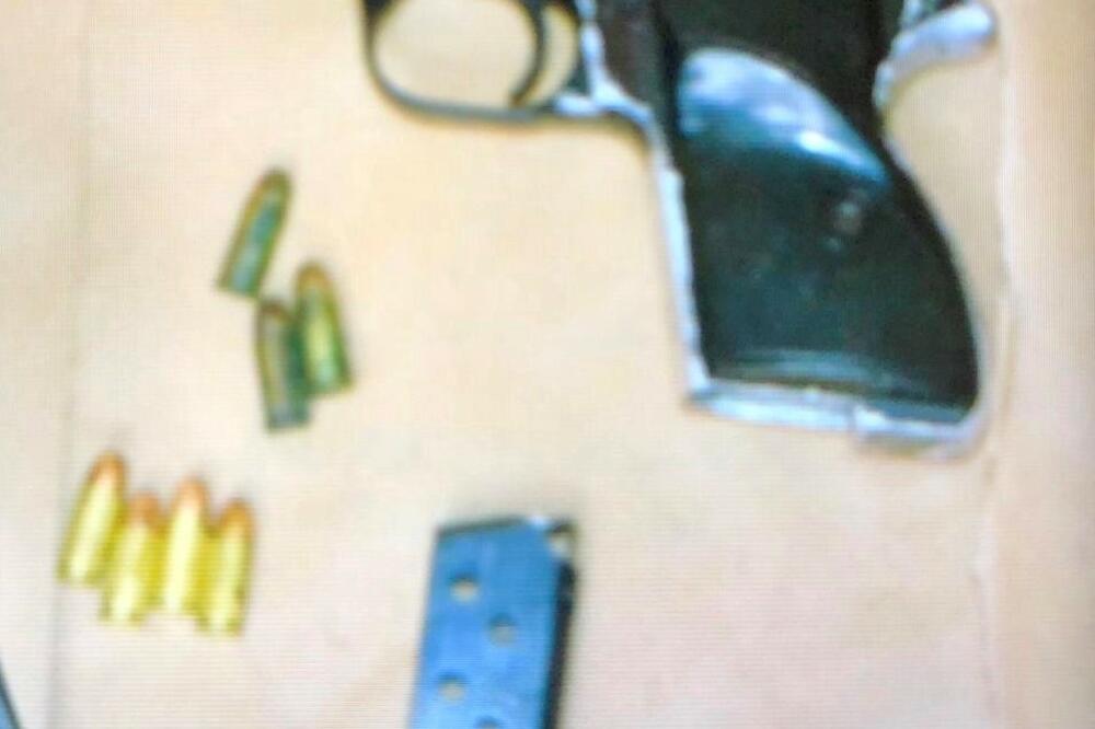 pištolj "Valter" pronađen tokom pretresa, Foto: Uprava policije