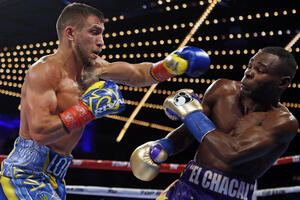 Ukrajincu Vasilu Lomačenku priznanje bokser godine