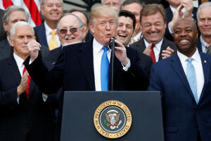 Ovako bi Donald Tramp izgledao s "normalnom" frizurom