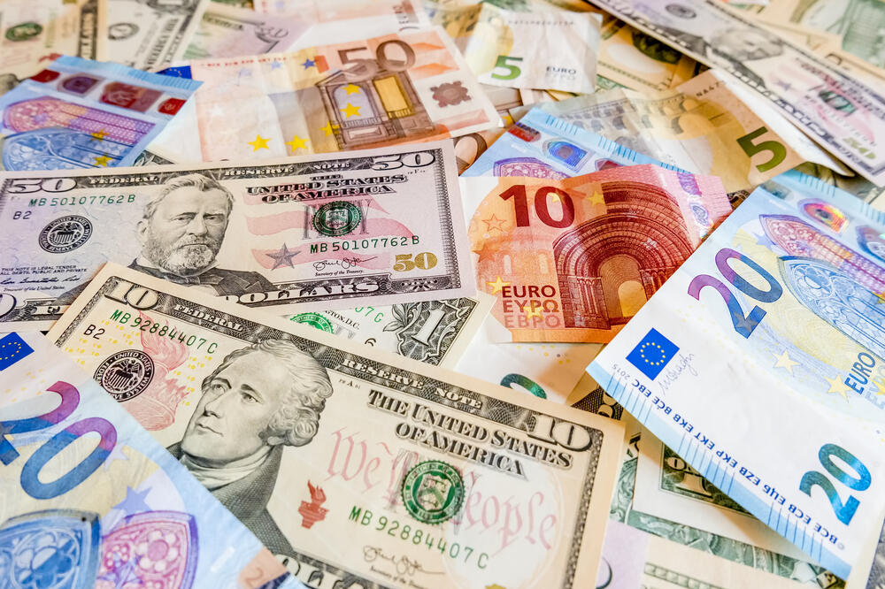 Euro, dolar, Foto: Shutterstock