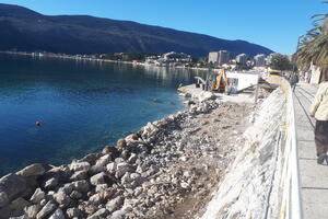 Herceg Novi: Nastavljeni radovi na rekonstrukciji Šetališta
