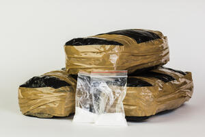SAD: 1,8 tona kokaina plutalo okeanom, kornjača se upetljala