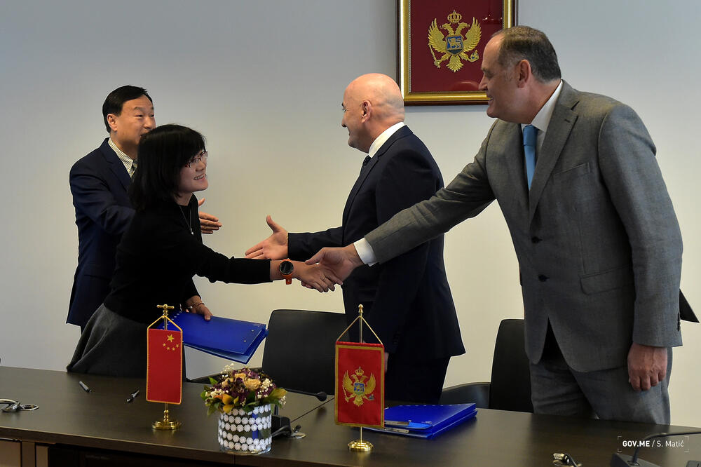 Potpisani zaključci za izradu Studije izvodljivosti rekonstrukcije mosta na Đurđevića Tari, Foto: Vlada Crne Gore