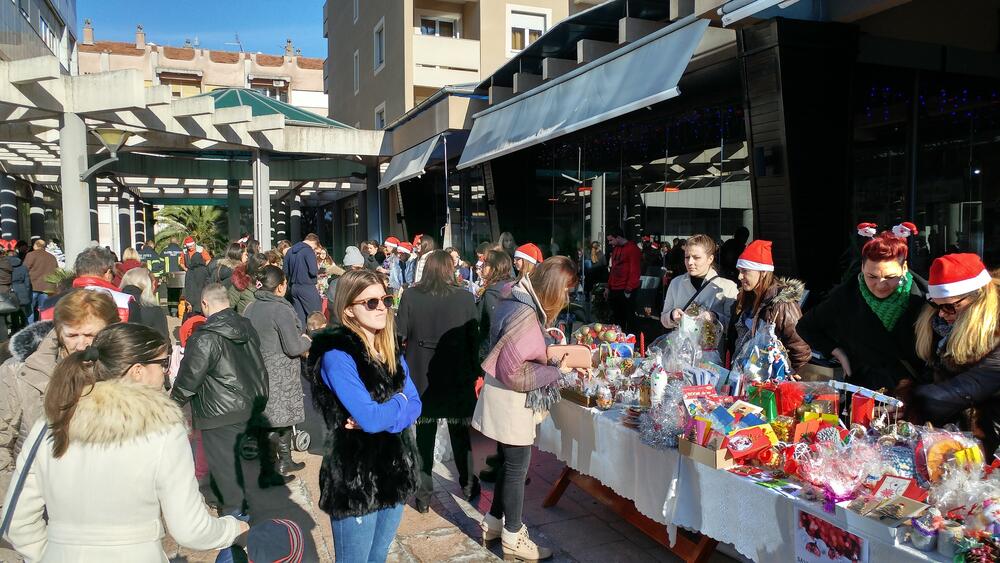 Novogodišnji bazar Tivat