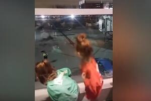 Plesni okršaj: Dvije sestre protiv radnika na aerodromu