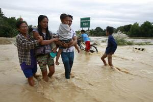 Više od 30 ljudi poginulo u klizištima i poplavama na Filipinima