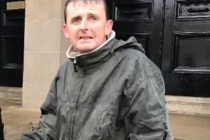 Beskućnik dva i po sata po kiši čuvao torbu od lopova
