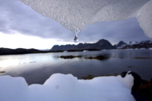 Oko 1.000 ledenih santi na plovnim putevima sjevernog Atlantika