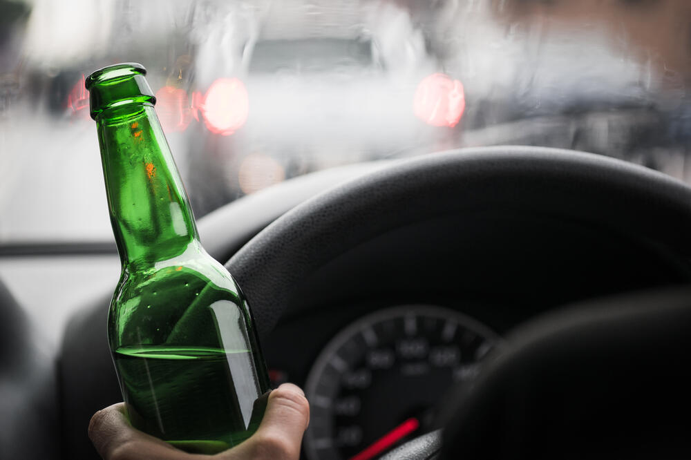 vožnja alkohol, vožnja u pijanom stanju, Foto: Shutterstock.com