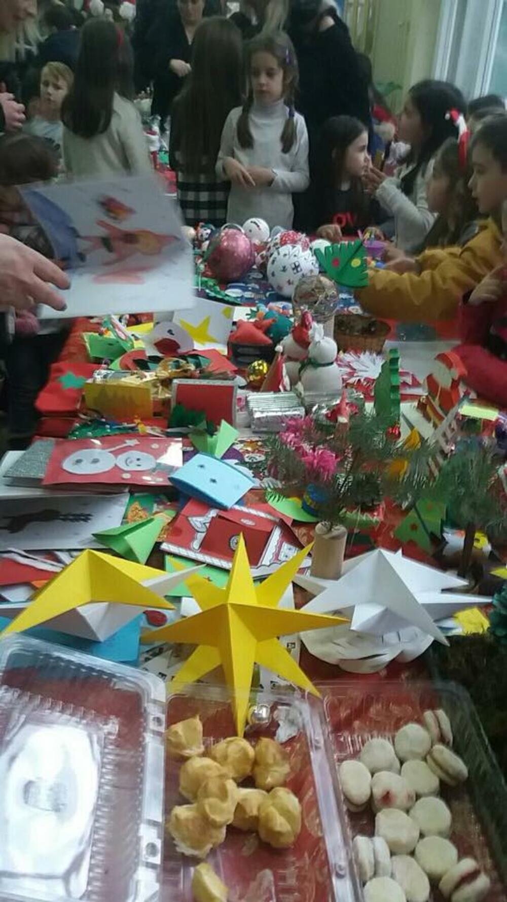 Novogodišnji bazar OŠ Luka Simonović