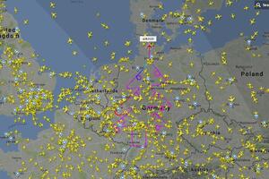 Avion "nacrtao" novogodišnju jelku na nebu iznad Njemačke