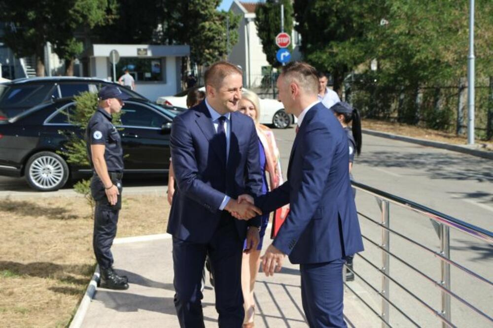 Manjine Mogu U Policijsku Akademiju I Bez Testova