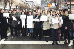 Žene sa troje i više djece protestovale u Pljevljima: Neće vas...