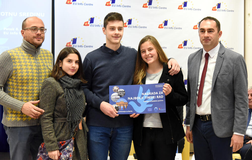 EU info centar Ekologija, Potraga za ljudskim pravima