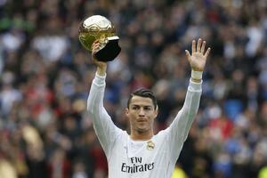 Ronaldo na Ajfelovoj kuli dobija petu Zlatnu loptu