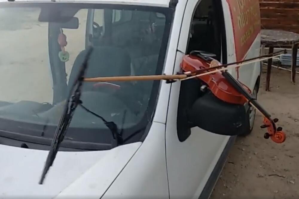 auto, violina, Foto: Printscreen