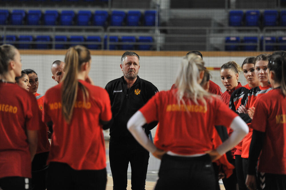 Ženska rukometna reprezentacija Crne Gore, Foto: Savo Prelević