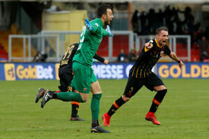 Pogledajte istorijski gol Beneventa, koji je u očaj bacio Milan i...