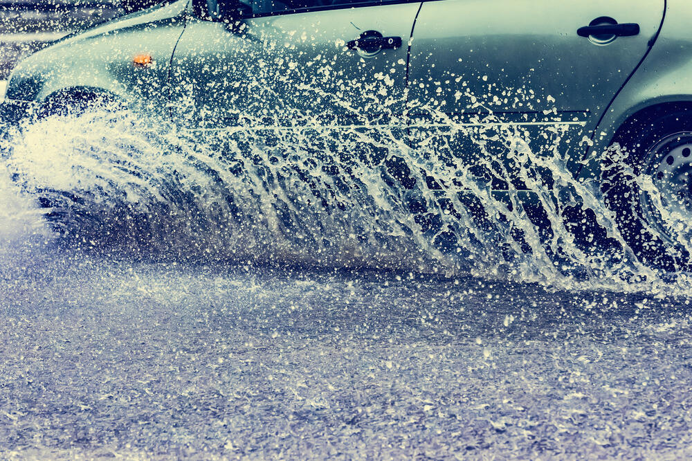 kiša, automobil, Foto: Shutterstock