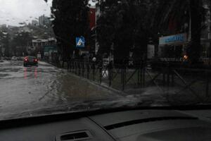 Kiša sa pljuskovima i grmljavinom