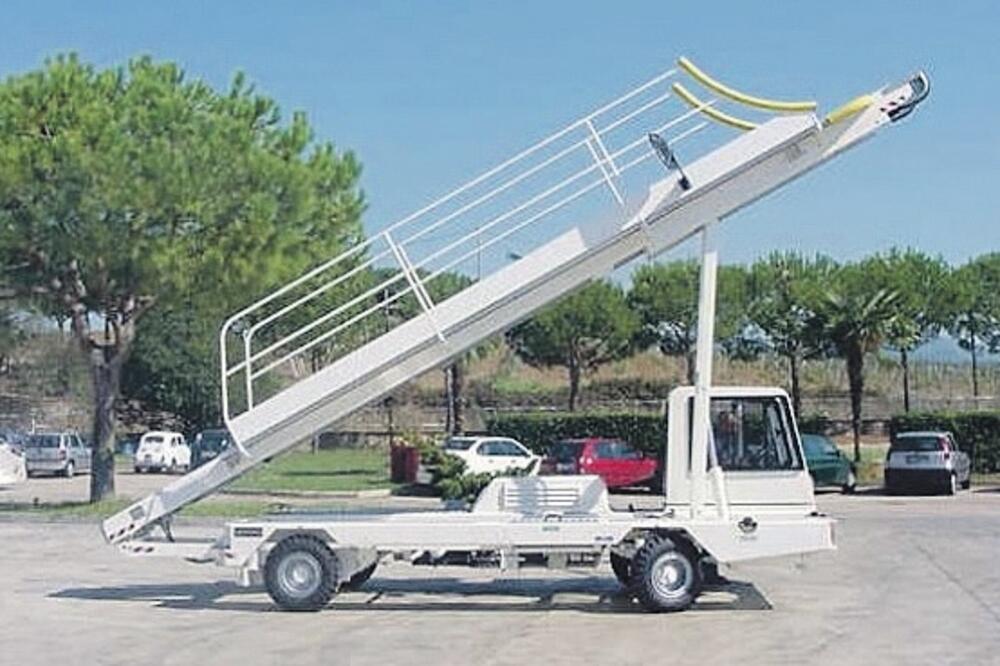 vozilo za prtljag putnika, Foto: AVIOGEI