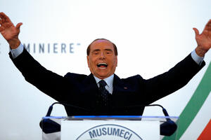 Političko prokletstvo Italije: Berluskoni