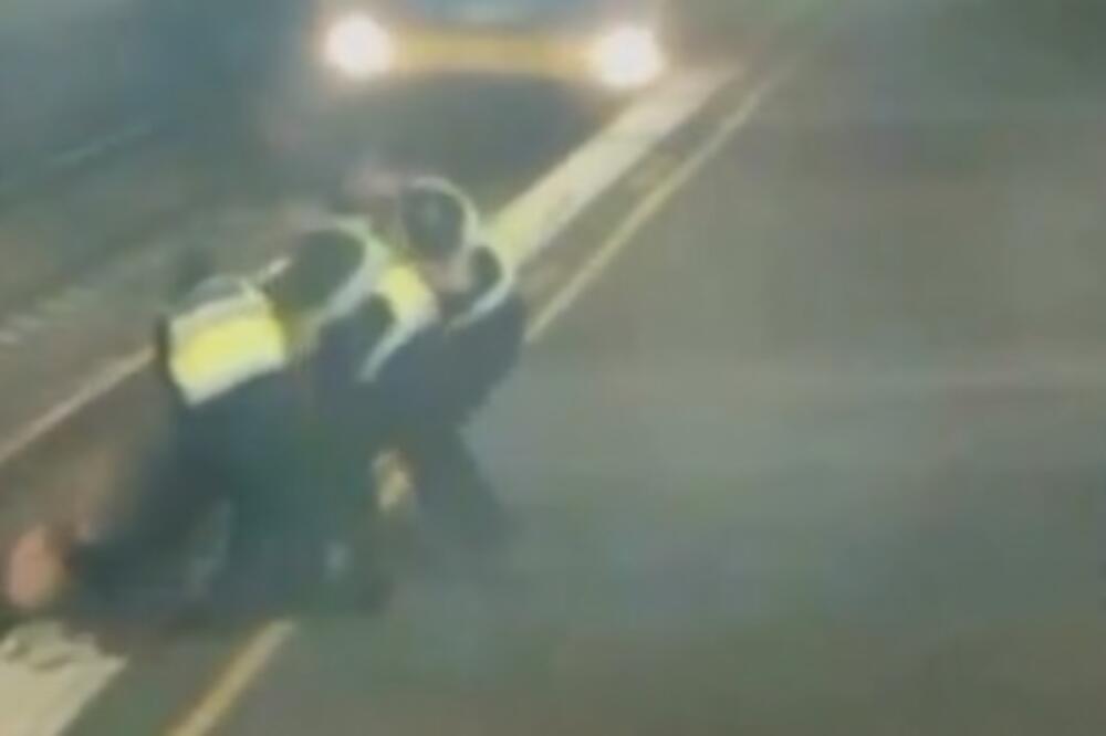 Spasavanje žene, Foto: Screenshot (YouTube)