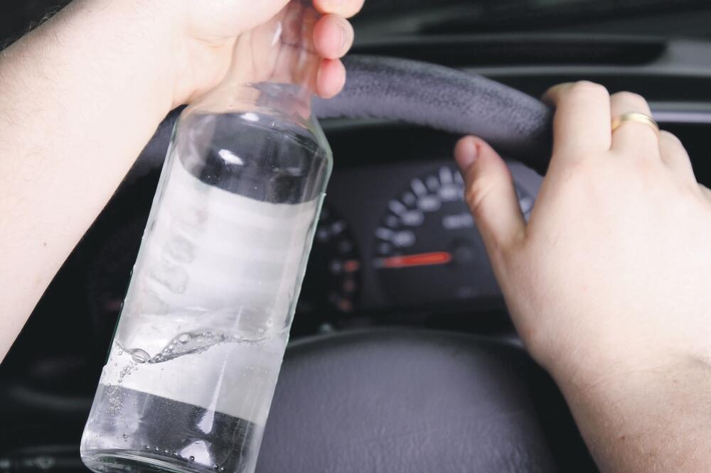Alkohol, vožnja, Foto: Shutterstock
