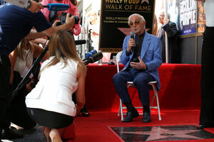 Aznavur u 93. najavljuje seriju koncerata: Nisam star, nego u...