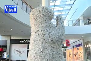 Pogledajte skulpturu vidre napravljenu od 30.000 plastičnih čaša