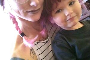 Dozvolila dvogodišnjoj kćerki da farba kosu u ljubičasto: Donosiće...