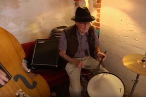 Muzika ga vraća u život: Bubnjar opet na sceni poslije 75 godina