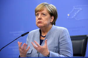Bild: Pada podrška Merkelovoj