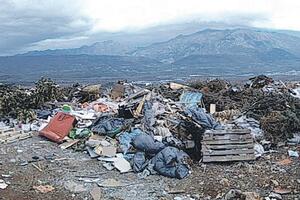 Straža pazi da se smeće ne baca na bivšoj deponiji u Tivtu