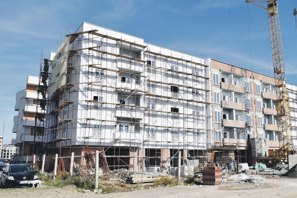 Kroling (novine), Foto: Luka Zeković