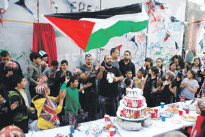 Ulična zabava u znak izvinjenja Palestincima