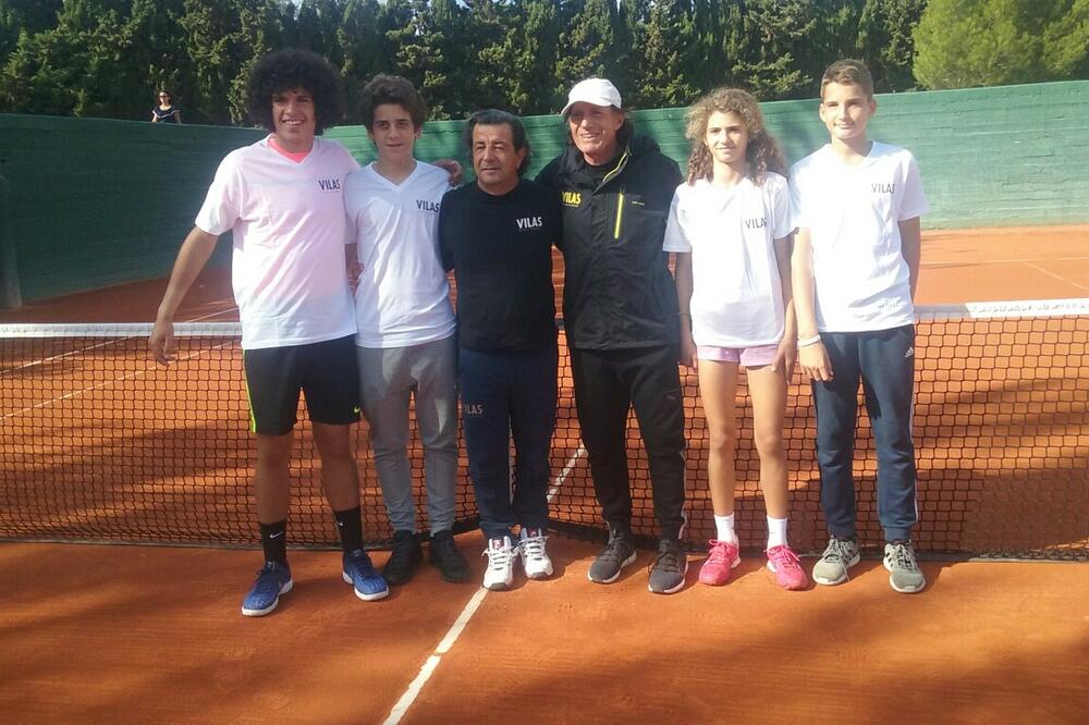 Mladi crnogorski teniseri i Guljermo Viljas, Foto: Teniski savez Crne Gore