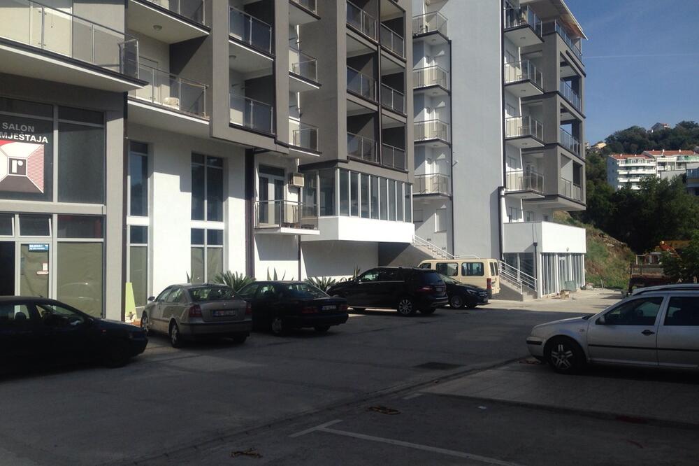 Herceg Novi prosvjetari zgrada, Foto: Slavica Kosić