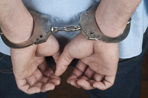 Podgorica: Maloljetnik uhapšen zbog pljačke, ukrali 1.700 eura?