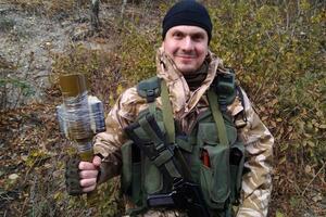 Ranjen čečenski dobrovoljac u ukrajinskim snagama koji je bio...