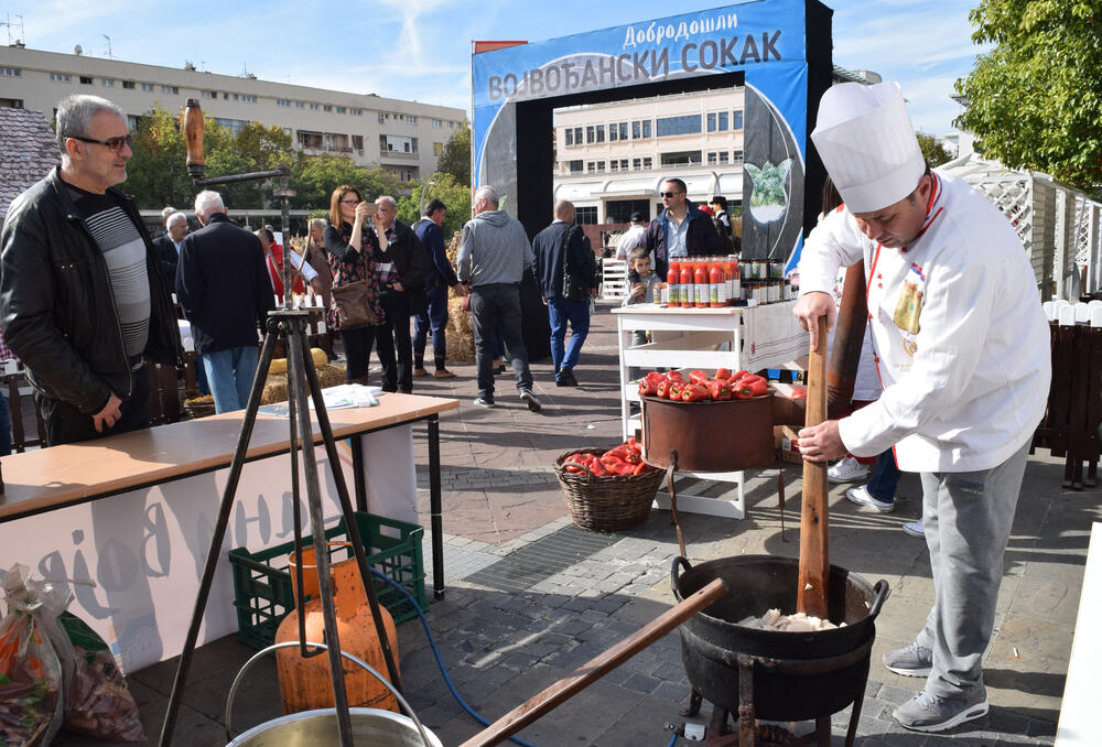 Dani Vojvodine u Podgorici, Vojvođanski sokak