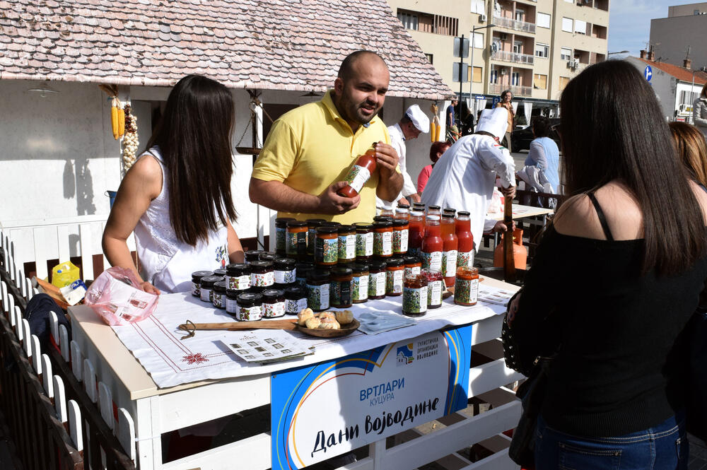 Dani Vojvodine u Podgorici, Vojvođanski sokak