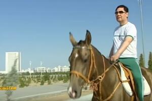 Predsjednik Turkmenistana na konju izašao u inspekciju grada