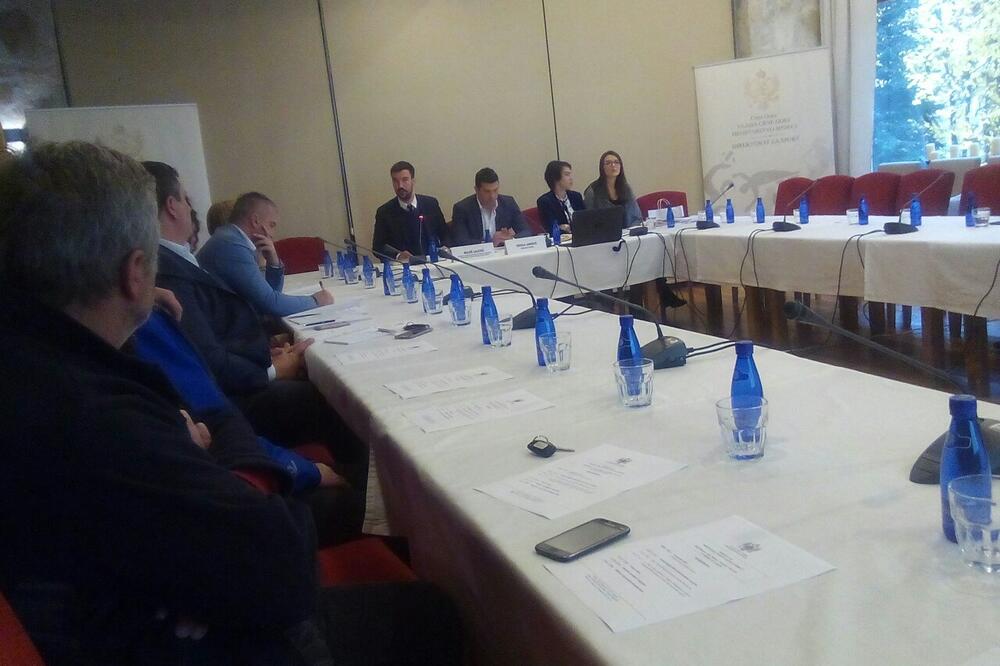 Krugli sto Kolašin Zakon o sportu, Foto: Dragana Šćepanović