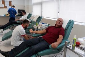 Zaposleni u Monstatu dobrovoljno dali krv