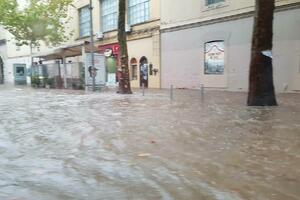 Kiša izazvala haos u Rijeci: Centar grada potopljen, nije...
