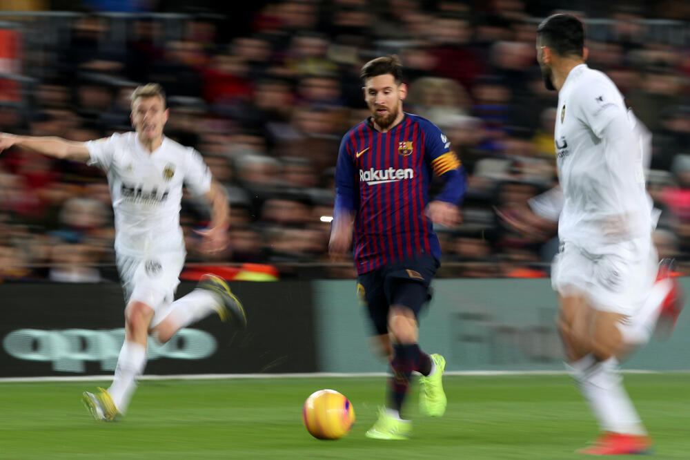 Leo Mesi u prodoru na gol Valensije, Foto: ALBERT GEA