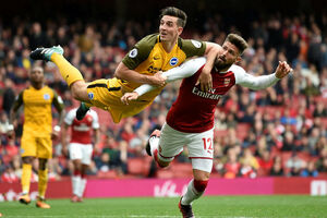 Arsenal siguran, Liverpulu bod u Njukaslu